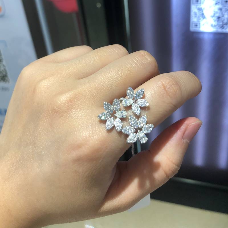 花瓣开口Women's RingS925银镀白金定制选款副石Moissanite1.68ct